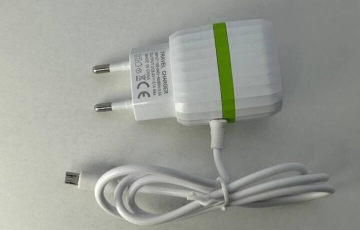 نشانههای شارژر تقلبی | روشهای تشخیص شارژر فیک از اورجینال + نکات مهم 2 photo 2024 07 30 14 07 12 e1763725297254