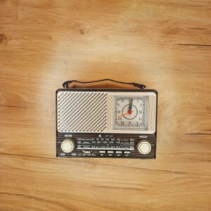 اسپیکر بلوتوثی Meier M-1940BT طرح رادیو کلاسیک (۸ باند رادیو + فلش + AUX + باتری ۲۴۰۰ میلی‌آمپر) (4)